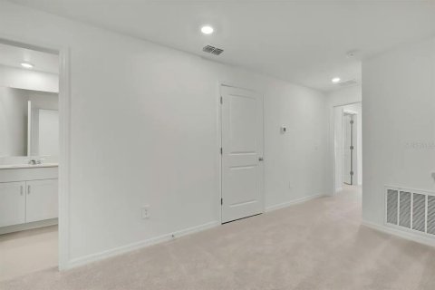 Touwnhouse à louer à Zephyrhills, Floride: 3 chambres, 151.8 m2 № 2155844 - photo 17