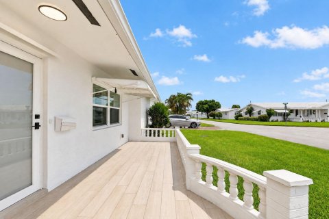 Villa ou maison à vendre à Boynton Beach, Floride: 2 chambres, 145.21 m2 № 2381441 - photo 4