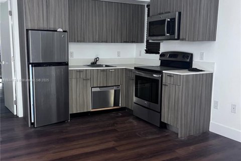 Condo in Miami Beach, Florida, 1 bedroom  № 1940404 - photo 2