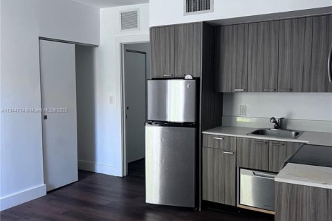Condo in Miami Beach, Florida, 1 bedroom  № 1940404 - photo 3