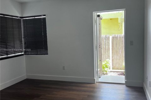Condo in Miami Beach, Florida, 1 bedroom  № 1940404 - photo 5