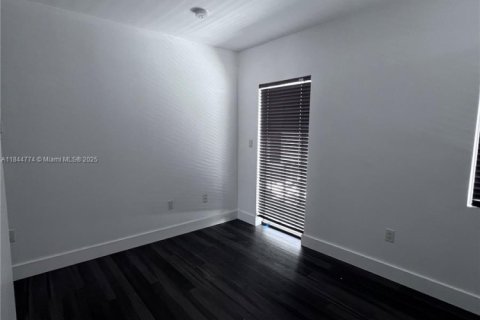 Condo in Miami Beach, Florida, 1 bedroom  № 1940404 - photo 9