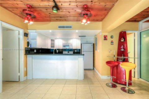 House in Miami Lakes, Florida 2 bedrooms, 73.58 sq.m. № 1881877 - photo 5
