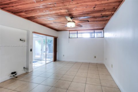 House in Miami Lakes, Florida 2 bedrooms, 73.58 sq.m. № 1881877 - photo 9