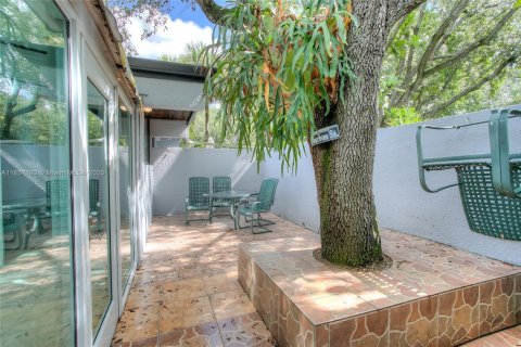 House in Miami Lakes, Florida 2 bedrooms, 73.58 sq.m. № 1881877 - photo 3