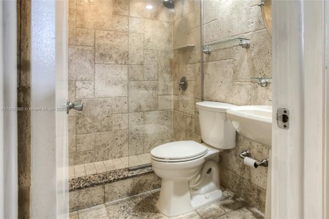 House in Miami Lakes, Florida 2 bedrooms, 73.58 sq.m. № 1881877 - photo 11