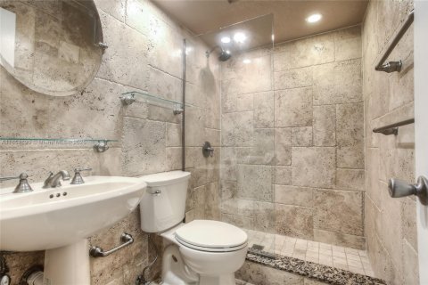 House in Miami Lakes, Florida 2 bedrooms, 73.58 sq.m. № 1881877 - photo 15