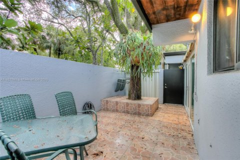 House in Miami Lakes, Florida 2 bedrooms, 73.58 sq.m. № 1881877 - photo 2