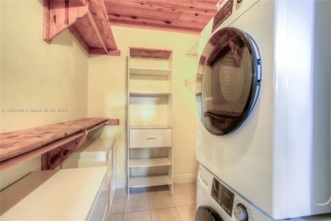 House in Miami Lakes, Florida 2 bedrooms, 73.58 sq.m. № 1881877 - photo 12