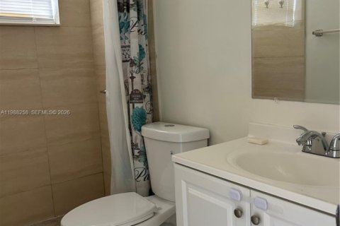 Casa en alquiler en Miami Gardens, Florida, 4 dormitorios, 105.72 m2 № 2055429 - foto 11