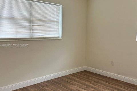 Casa en alquiler en Miami Gardens, Florida, 4 dormitorios, 105.72 m2 № 2055429 - foto 10