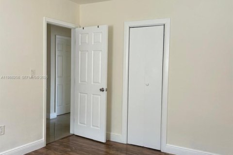 Casa en alquiler en Miami Gardens, Florida, 4 dormitorios, 105.72 m2 № 2055429 - foto 9