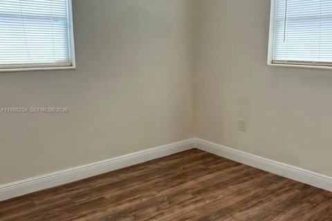 Casa en alquiler en Miami Gardens, Florida, 4 dormitorios, 105.72 m2 № 2055429 - foto 7