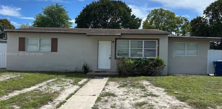 Casa en Miami Gardens, Florida 4 dormitorios, 105.72 m2 № 2055429