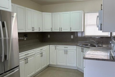 Casa en alquiler en Miami Gardens, Florida, 4 dormitorios, 105.72 m2 № 2055429 - foto 5