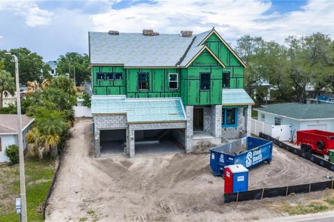 House in Tampa, Florida 5 bedrooms, 362.6 sq.m. № 2110891 - photo 2