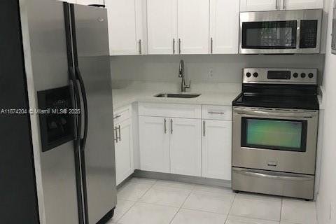 Casa en alquiler en Miami, Florida, 2 dormitorios, 175.4 m2 № 1923533 - foto 3