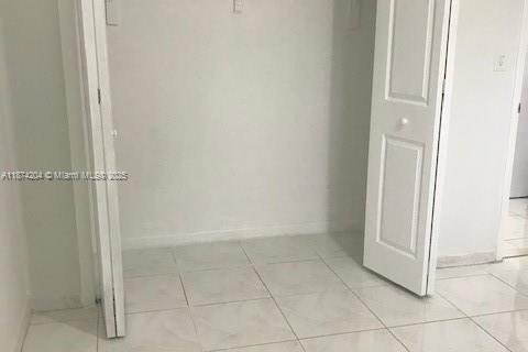 Casa en alquiler en Miami, Florida, 2 dormitorios, 175.4 m2 № 1923533 - foto 9