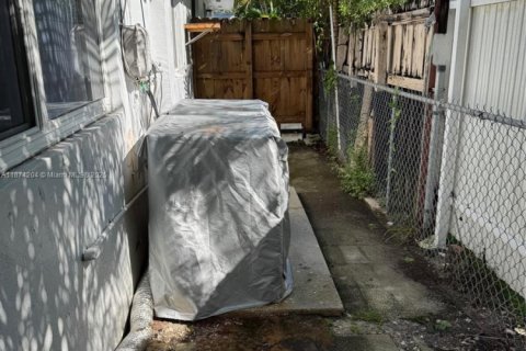 Casa en alquiler en Miami, Florida, 2 dormitorios, 175.4 m2 № 1923533 - foto 12