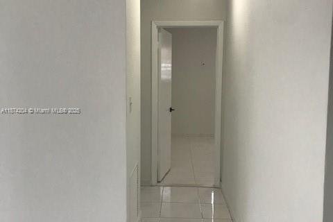 Casa en alquiler en Miami, Florida, 2 dormitorios, 175.4 m2 № 1923533 - foto 10