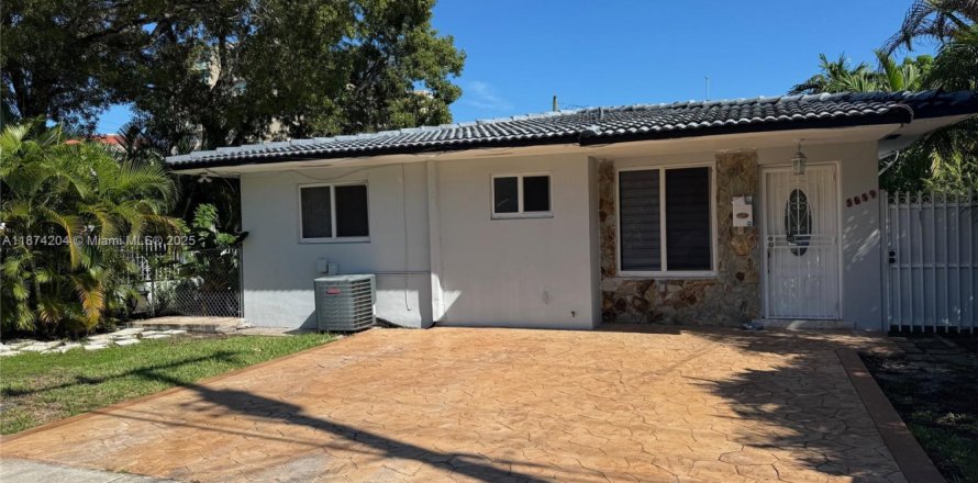 Casa en Miami, Florida 2 dormitorios, 175.4 m2 № 1923533