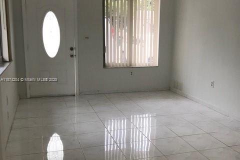 Casa en alquiler en Miami, Florida, 2 dormitorios, 175.4 m2 № 1923533 - foto 6