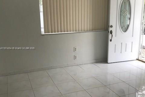 Casa en alquiler en Miami, Florida, 2 dormitorios, 175.4 m2 № 1923533 - foto 5