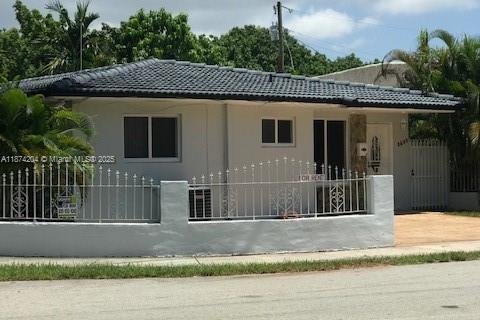 Casa en alquiler en Miami, Florida, 2 dormitorios, 175.4 m2 № 1923533 - foto 2