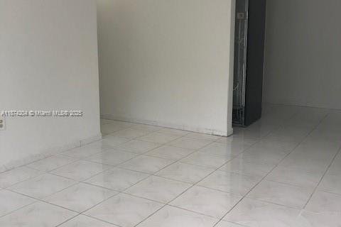 Casa en alquiler en Miami, Florida, 2 dormitorios, 175.4 m2 № 1923533 - foto 7