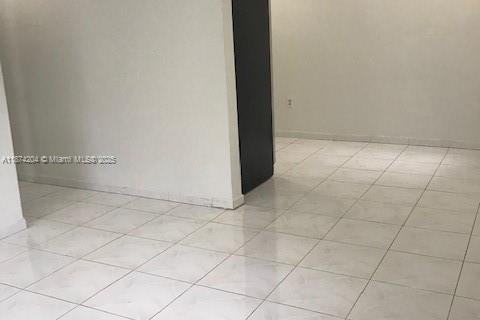 Casa en alquiler en Miami, Florida, 2 dormitorios, 175.4 m2 № 1923533 - foto 11