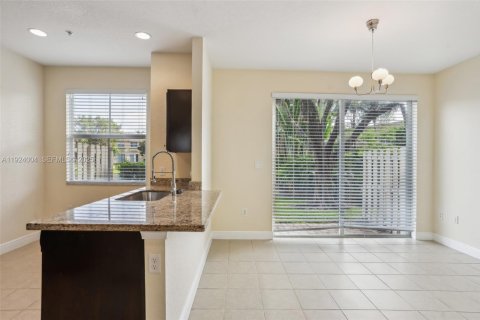 Condominio en venta en Tamarac, Florida, 3 dormitorios, 142.7 m2 № 1982361 - foto 4
