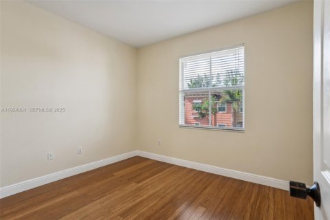 Condominio en venta en Tamarac, Florida, 3 dormitorios, 142.7 m2 № 1982361 - foto 11