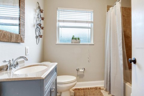 House in Tampa, Florida 2 bedrooms, 107.21 sq.m. № 2197536 - photo 25