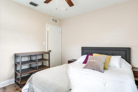 House in Tampa, Florida 2 bedrooms, 107.21 sq.m. № 2197536 - photo 28