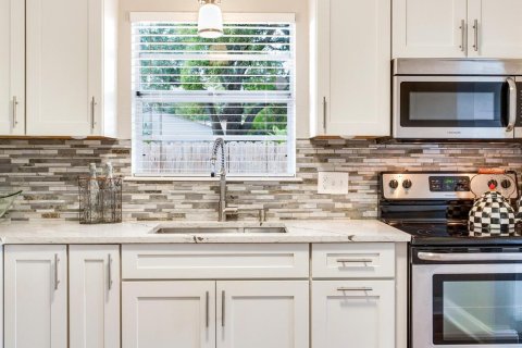 House in Tampa, Florida 2 bedrooms, 107.21 sq.m. № 2197536 - photo 8