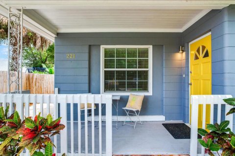 House in Tampa, Florida 2 bedrooms, 107.21 sq.m. № 2197536 - photo 5