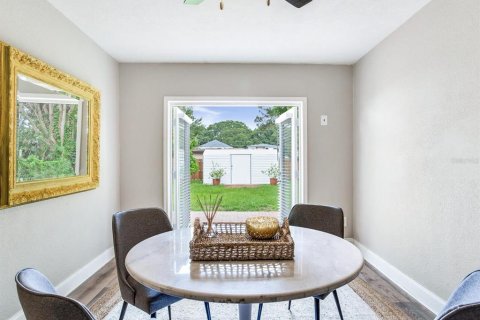 House in Tampa, Florida 2 bedrooms, 107.21 sq.m. № 2197536 - photo 17