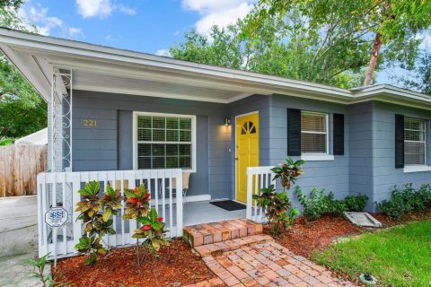 House in Tampa, Florida 2 bedrooms, 107.21 sq.m. № 2197536 - photo 3