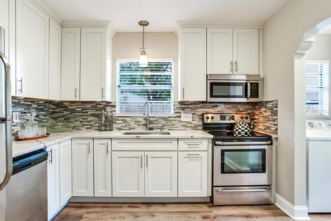 House in Tampa, Florida 2 bedrooms, 107.21 sq.m. № 2197536 - photo 7