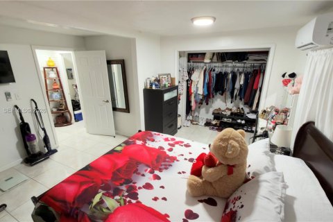 Villa ou maison à vendre à Miami, Floride: 5 chambres, 244.15 m2 № 2080274 - photo 28