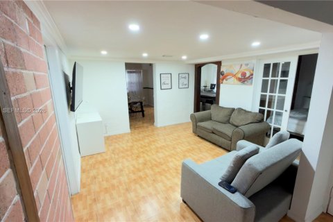 Villa ou maison à vendre à Miami, Floride: 5 chambres, 244.15 m2 № 2080274 - photo 20