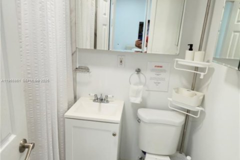 Villa ou maison à vendre à Miami, Floride: 5 chambres, 244.15 m2 № 2080274 - photo 18