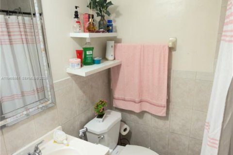 Villa ou maison à vendre à Miami, Floride: 5 chambres, 244.15 m2 № 2080274 - photo 23