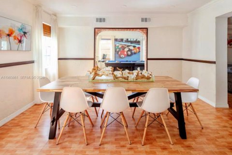 Villa ou maison à vendre à Miami, Floride: 5 chambres, 244.15 m2 № 2080274 - photo 9
