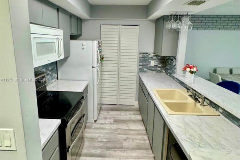 Condominio en venta en Plantation, Florida, 2 dormitorios, 109.9 m2 № 2036211 - foto 12