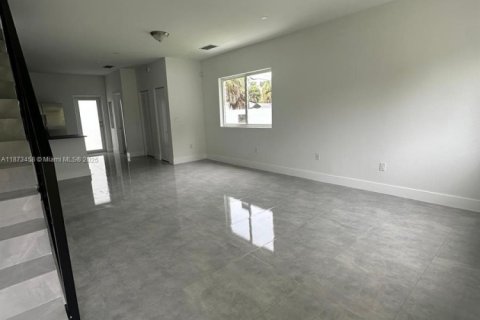 House in Fort Lauderdale, Florida 3 bedrooms № 1898101 - photo 3