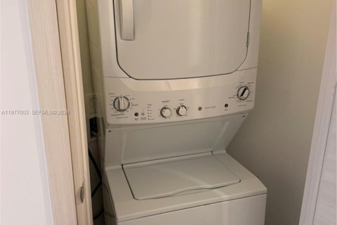 Copropriété à louer à Miami, Floride: 2 chambres, 124.77 m2 № 2048053 - photo 28