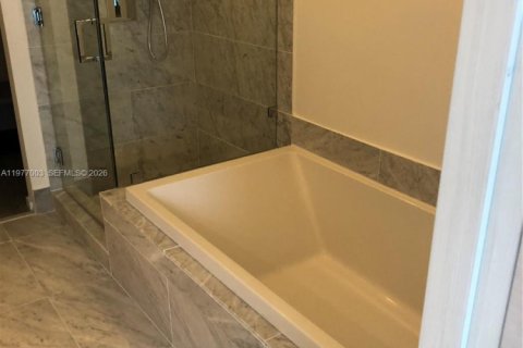 Copropriété à louer à Miami, Floride: 2 chambres, 124.77 m2 № 2048053 - photo 6