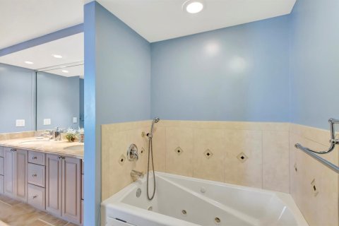 Condo in Tequesta, Florida, 3 bedrooms № 2158174 - photo 25