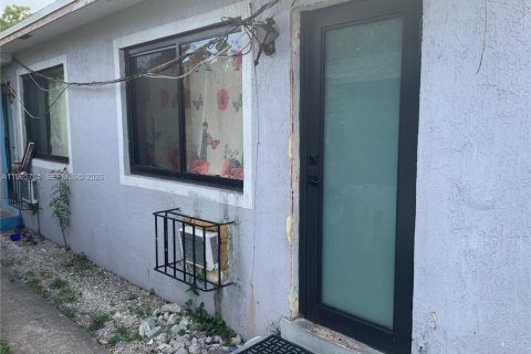 House in Miami, Florida 4 bedrooms, 162.76 sq.m. № 2081246 - photo 3